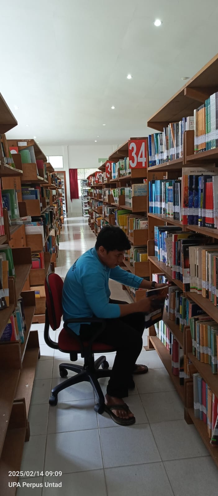 Kerja Bakti Rutin Setiap Jumat di UPA Perpustakaan UNTAD