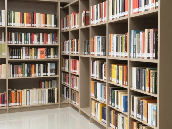 10 buku populer yang digunakan di UPA Perpustakaan Universitas Tadulako di bulan Januari 2025