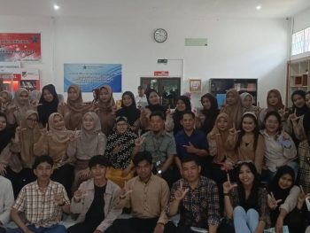 Kunjungan Mahasiswa FKIP Prodi Bahasa Indonesia Universitas Tadulako Dalam Rangka Pengenalan Layanan Perpustakaan
