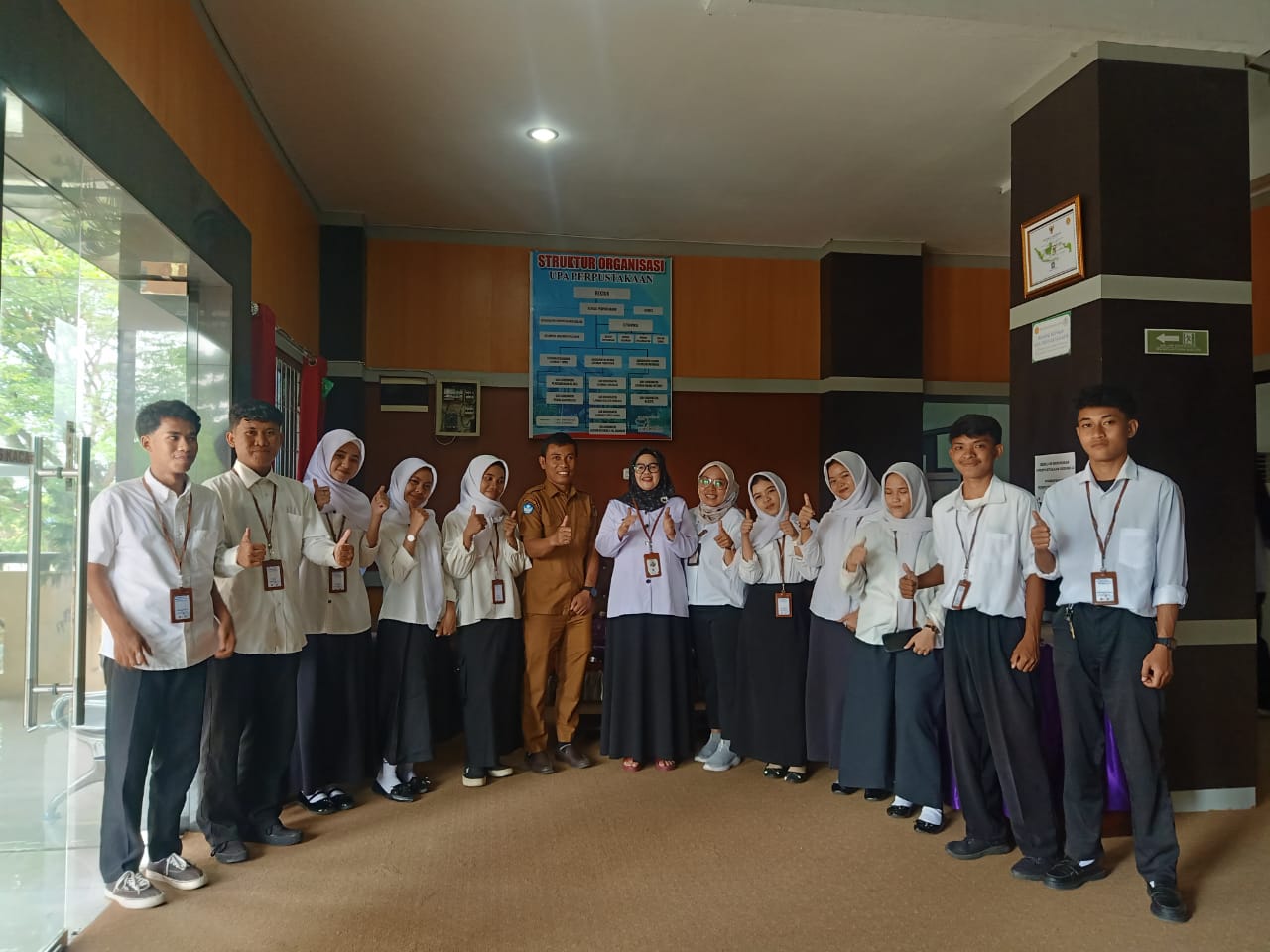 UPA Perpustakaan Universitas Tadulako Terima Siswa Kelas XII SMAN 6 Palu dalam Program Pembelajaran Berbasis Aksi Nyata