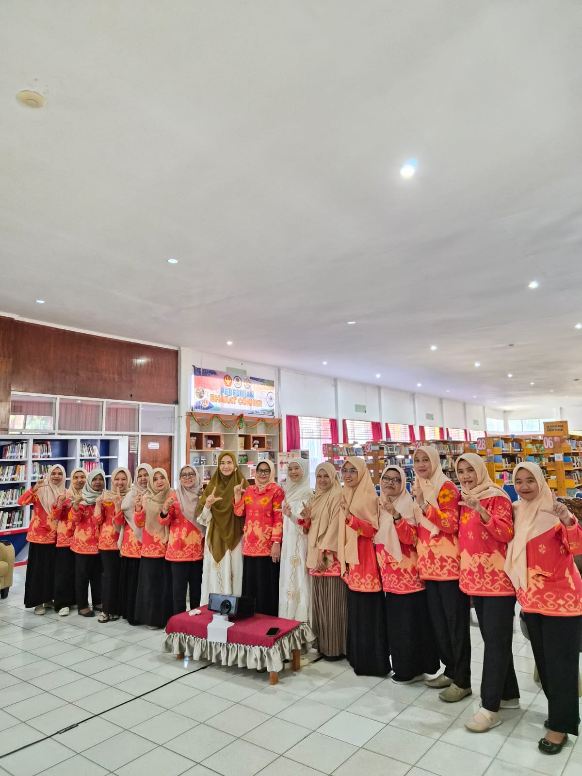 UPA Perpustakaan Untad dan FEB Untad Gelar Bedah Buku “Melepaskan Rasa Kepemilikan”